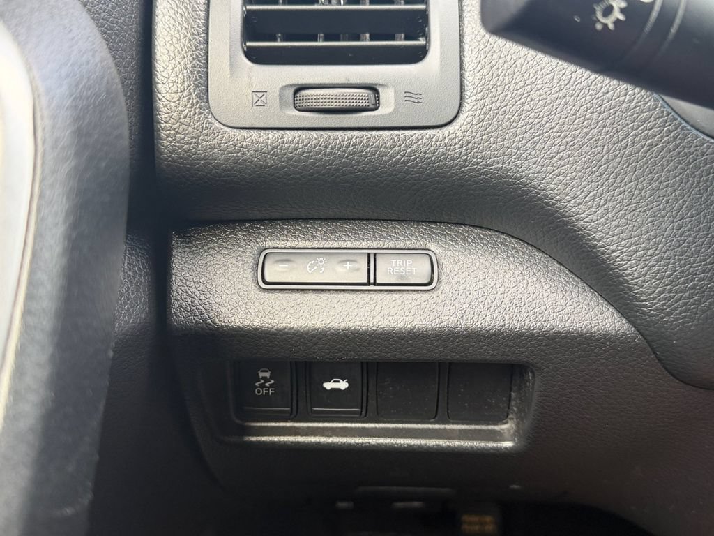 Used 2013 Nissan Altima 2.5 S FWD image 18