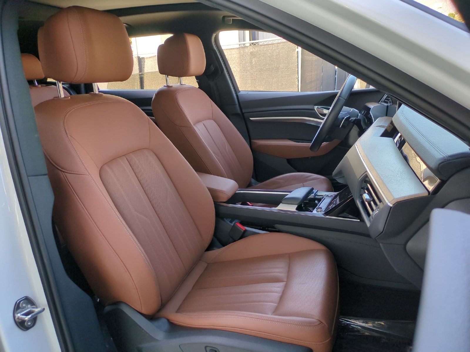 Used 2024 Audi Q8 e-tron Premium Plus AWD/4WD image 27