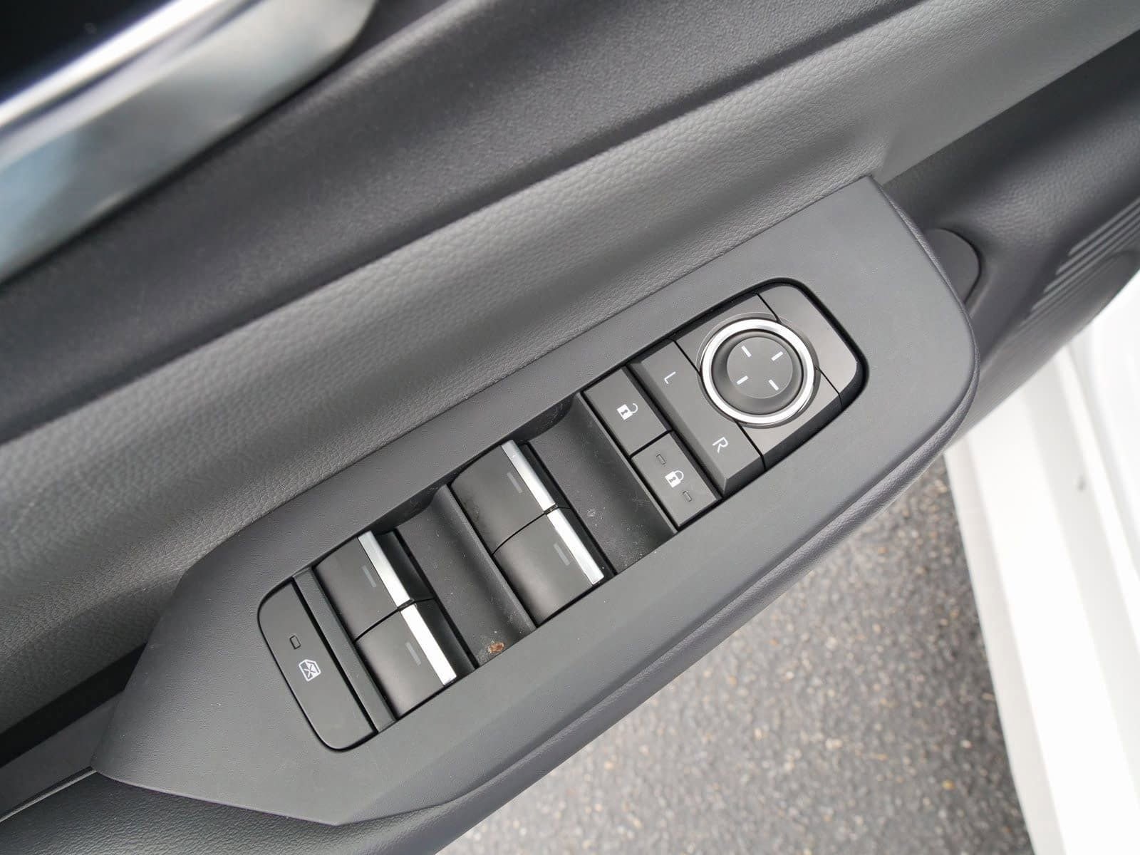 Used 2025 Toyota Prius XLE image 18