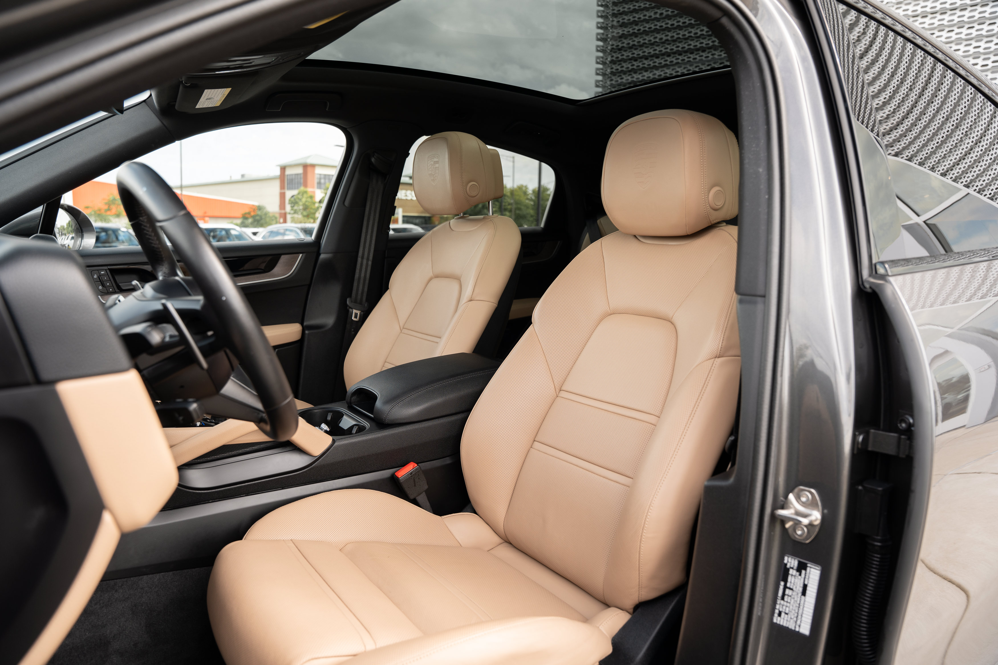 Used 2025 Porsche Cayenne Coupe AWD/4WD image 22