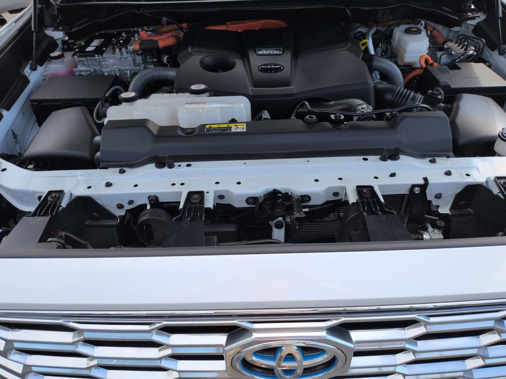 Used 2024 Toyota Sequoia Capstone AWD/4WD image 22