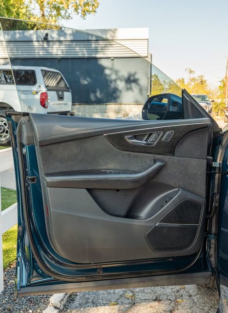 Used 2021 Audi Q8 Prestige w/ Prestige Package image 17