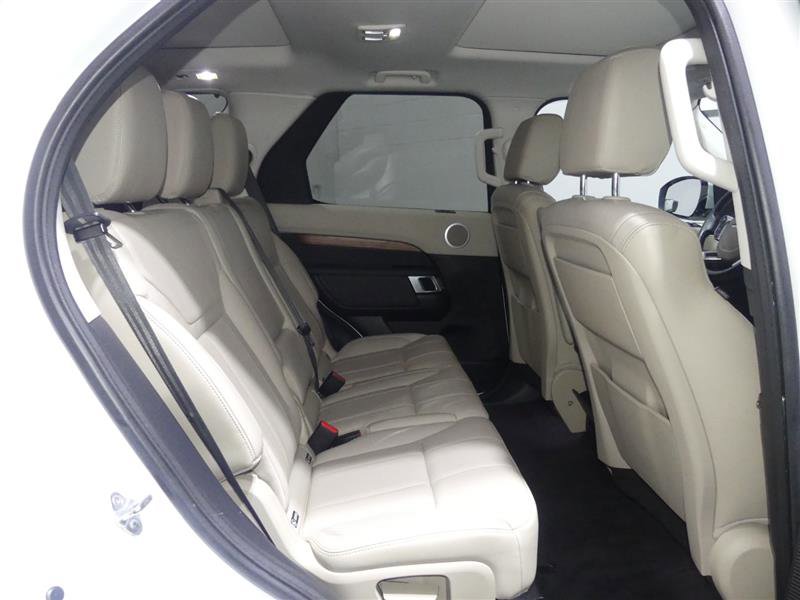Used 2017 Land Rover Discovery HSE image 29