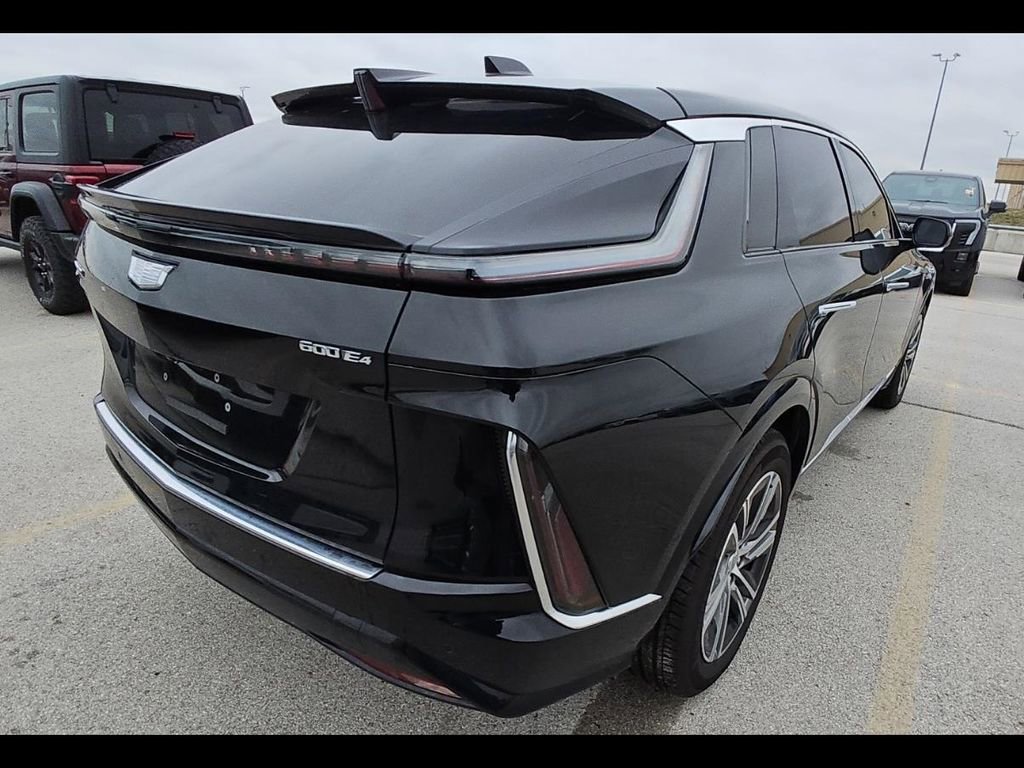 Used 2025 Cadillac Lyriq Luxury AWD/4WD image 9