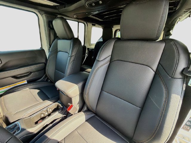 New 2027 Jeep Wrangler Unlimited Sahara AWD/4WD image 17