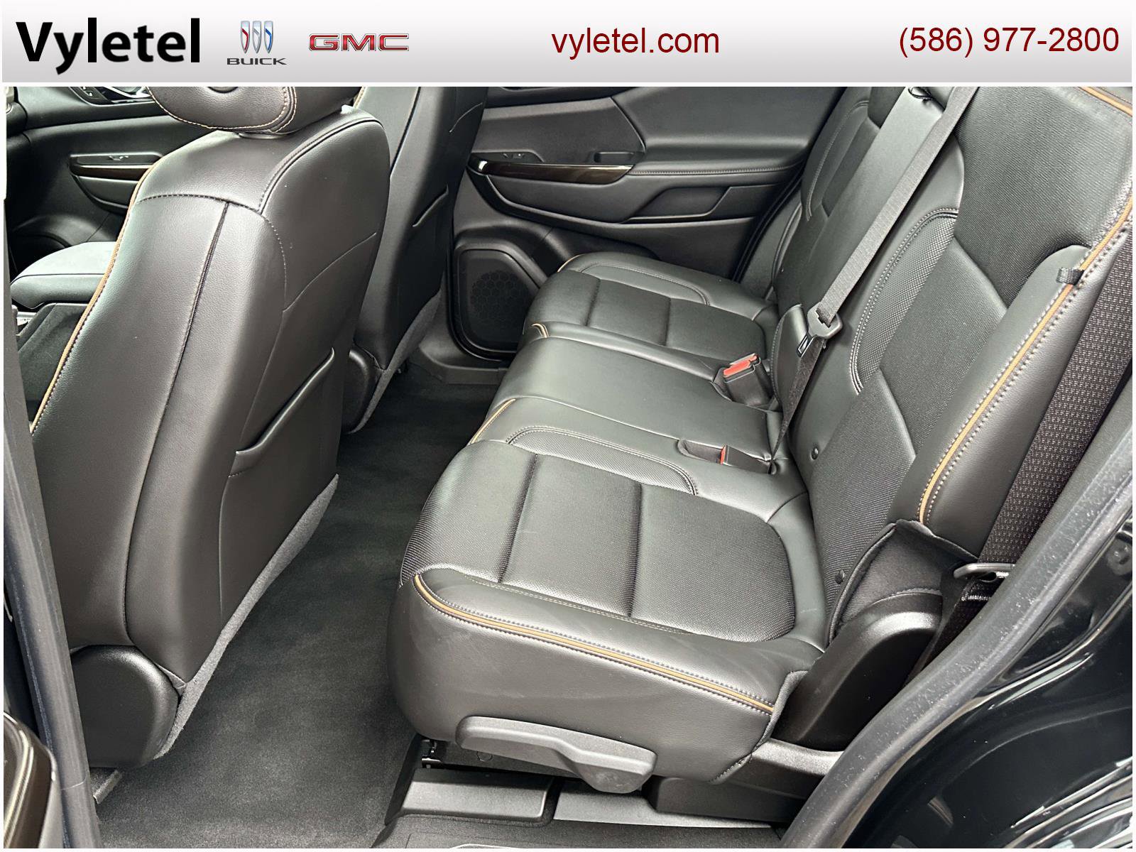 Used 2023 GMC Acadia AT4 w/ Technology Package image 11