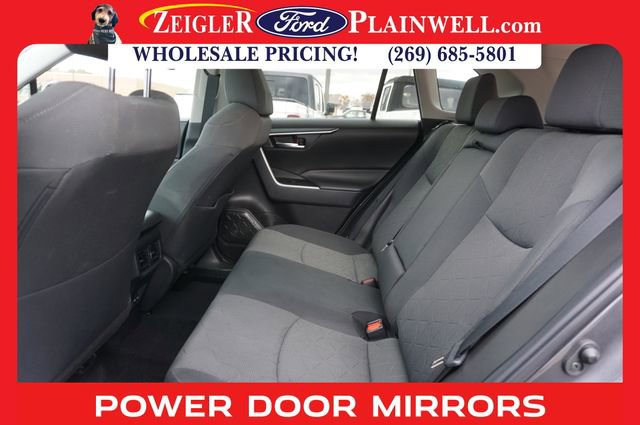 Used 2022 Toyota RAV4 XLE image 12