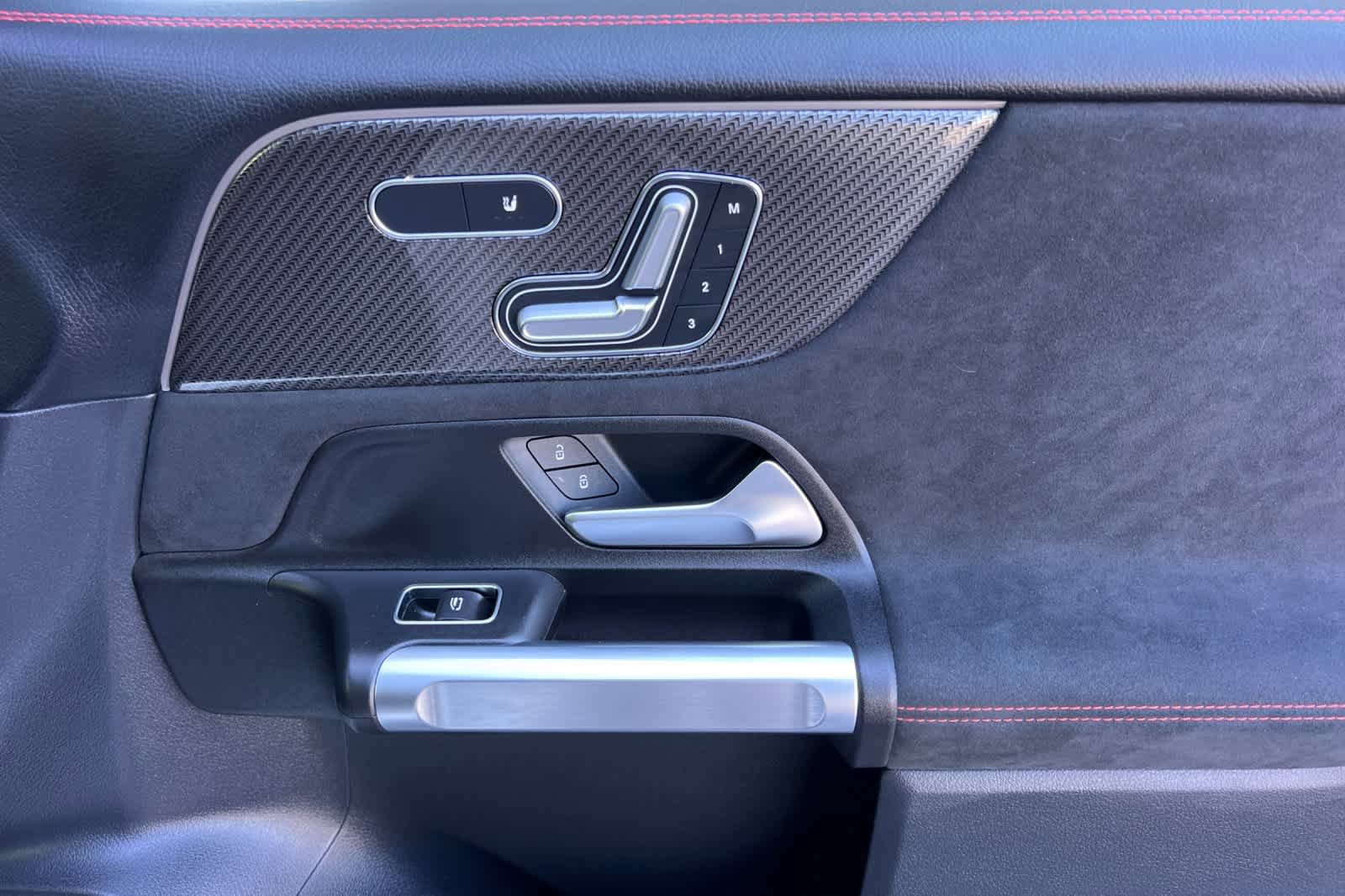 Used 2025 Mercedes-Benz GLB 250 image 19