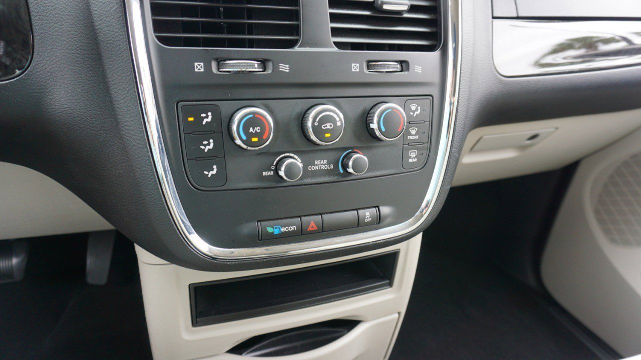 Used 2013 Dodge Grand Caravan SE image 17