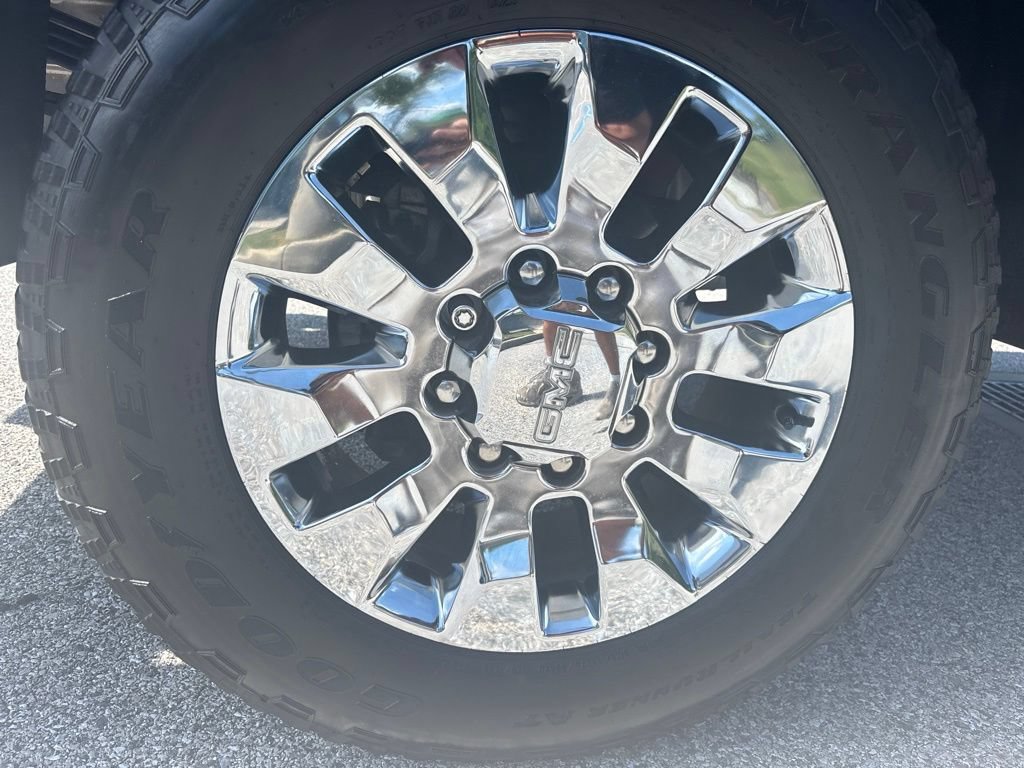 Used 2023 GMC Sierra 2500 Denali w/ Denali Ultimate Package AWD/4WD image 3