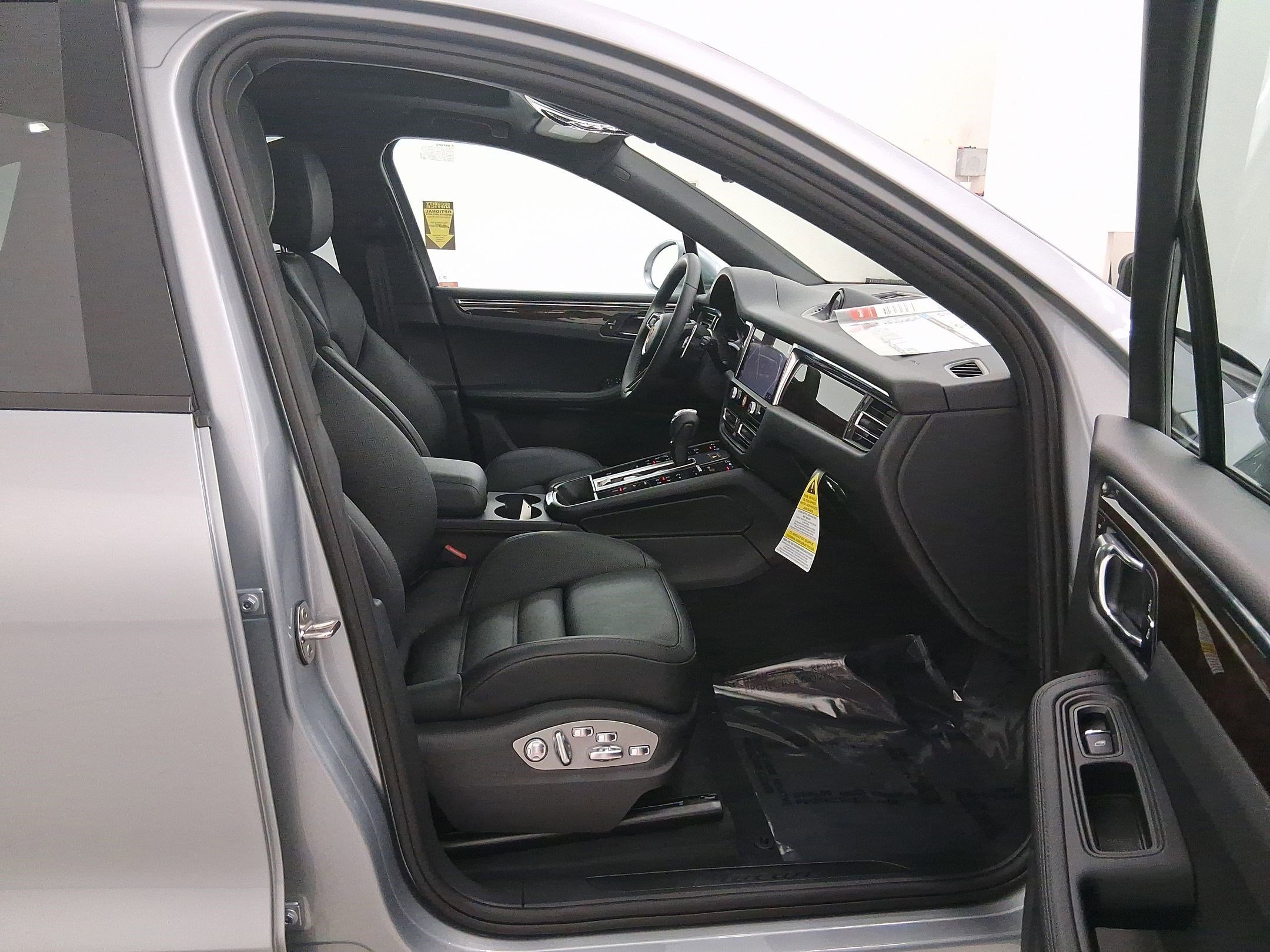 Used 2026 Porsche Macan image 35