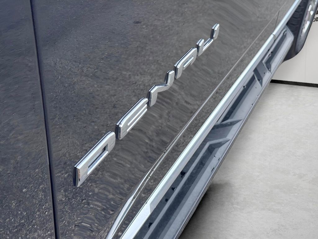 Used 2025 GMC Yukon Denali image 5