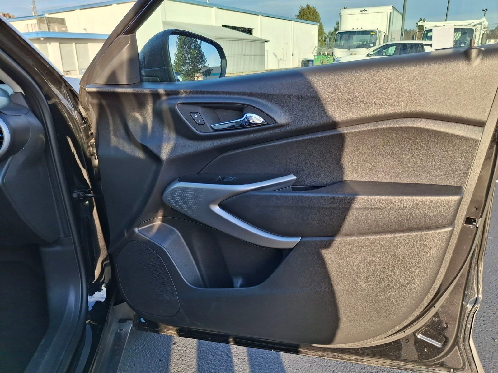 Certified 2025 Chevrolet Trax LS image 22