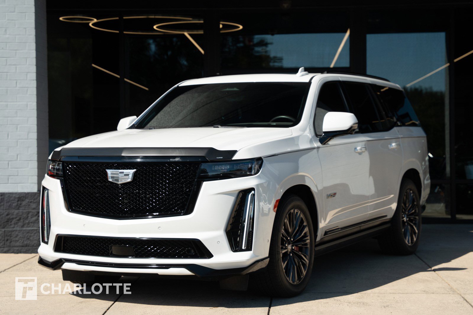 Used 2023 Cadillac Escalade V w/ LPO, ONYX Package image 4