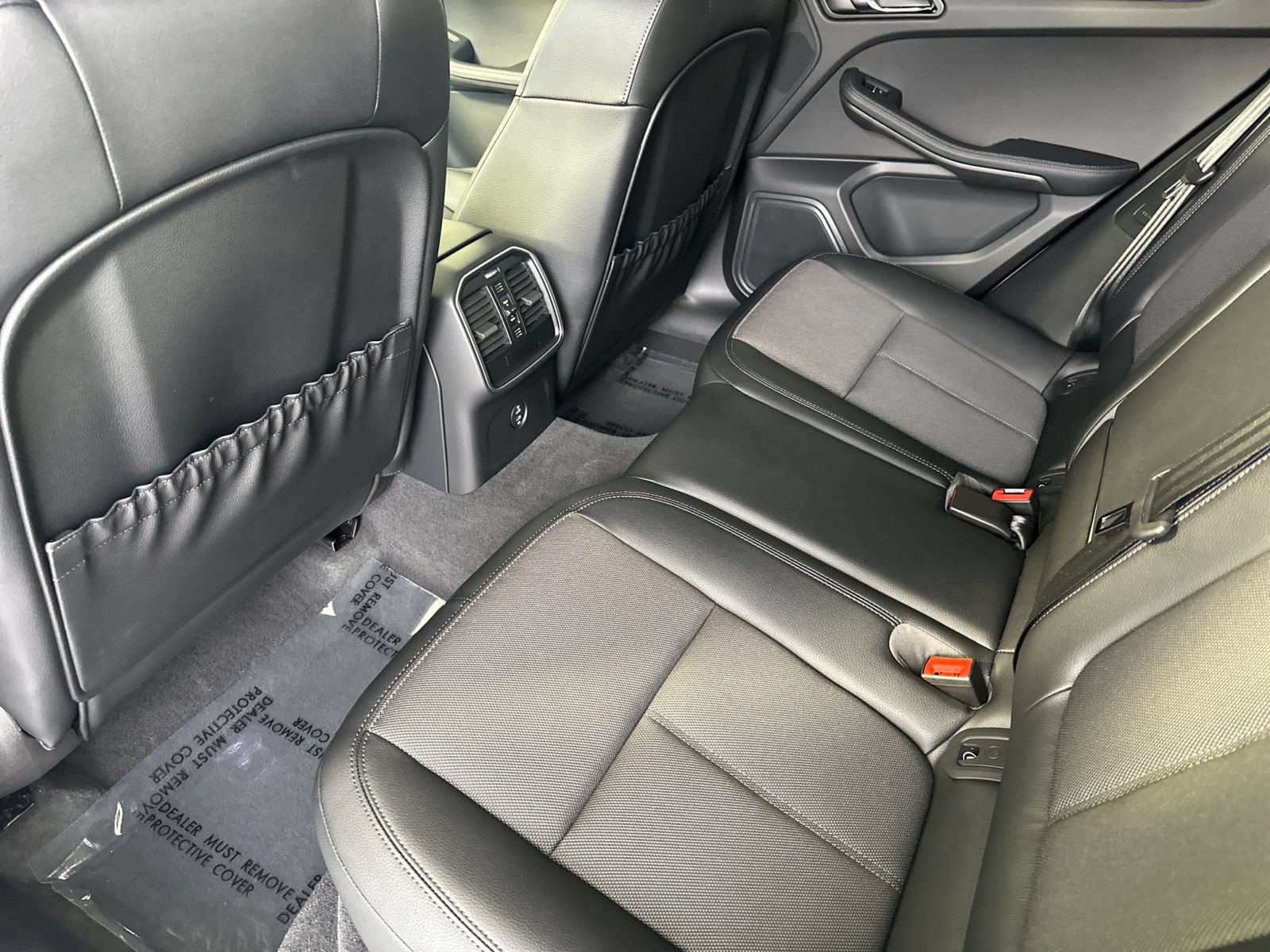 Certified 2026 Porsche Macan AWD/4WD image 14