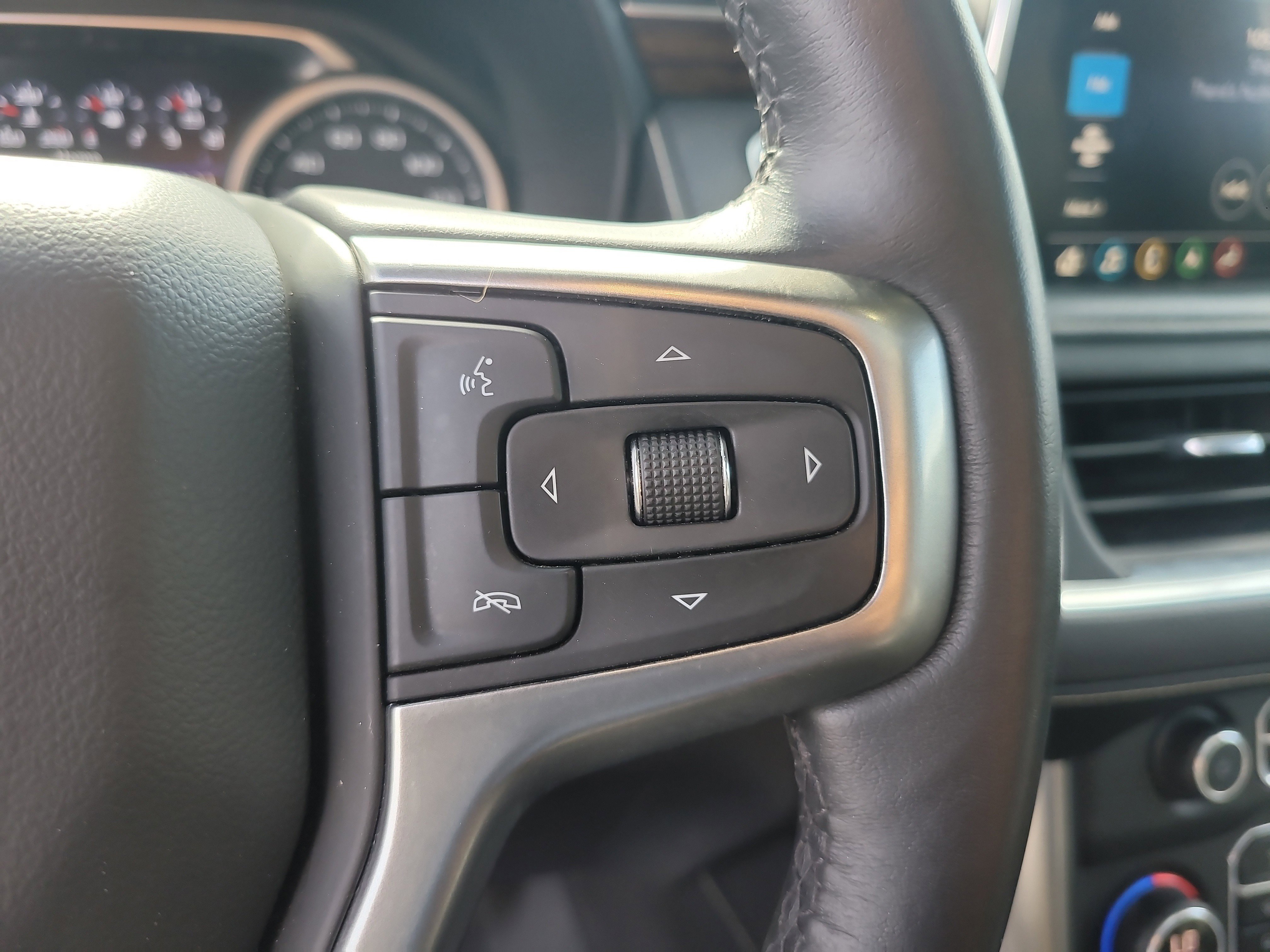 Used 2021 Chevrolet Suburban Premier w/ Premium Package image 28