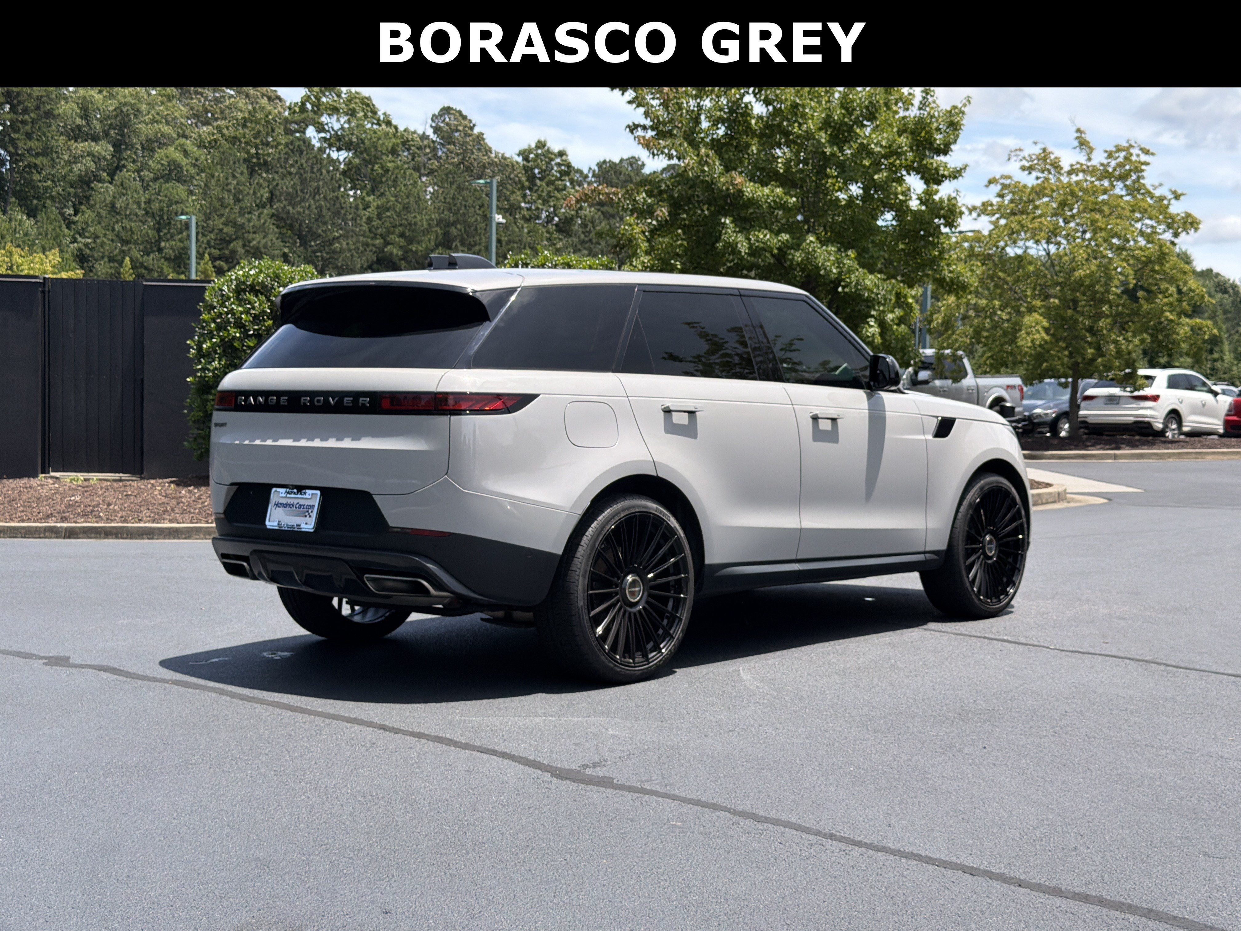 Used 2024 Land Rover Range Rover Sport SE AWD/4WD image 3