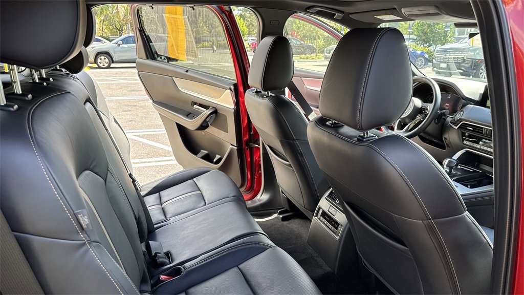 Certified 2025 MAZDA CX-70 3.3 Turbo w/ Premium Plus Pkg image 34