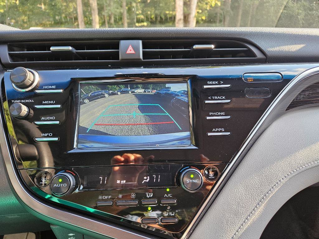 Used 2018 Toyota Camry LE image 14