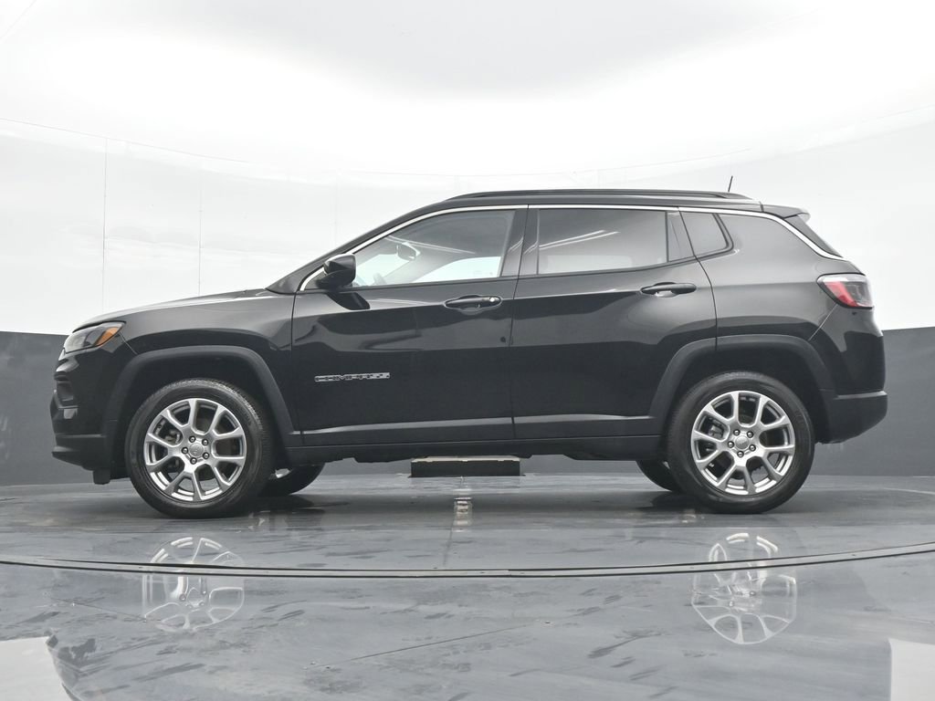 Used 2022 Jeep Compass Latitude w/ Sun and Sound Group image 27
