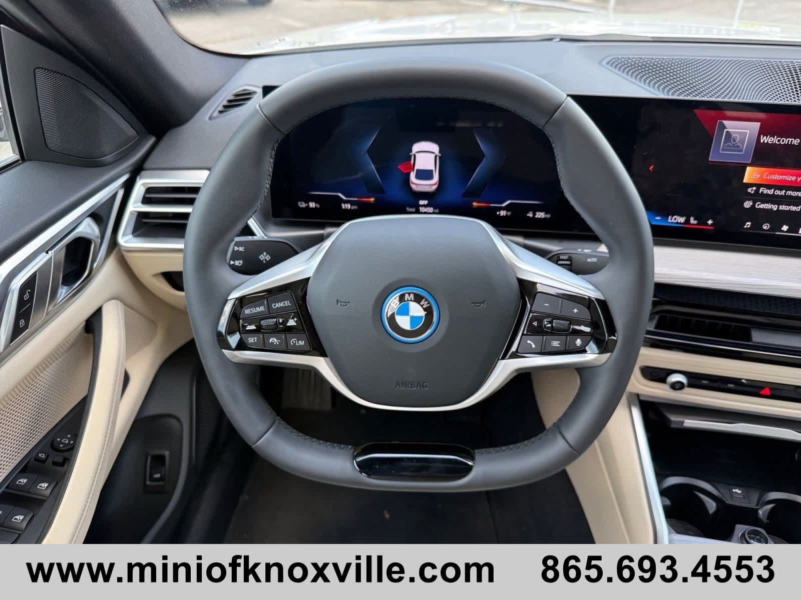 Used 2025 BMW i4 eDrive40 w/ Parking Assistance Package RWD image 17