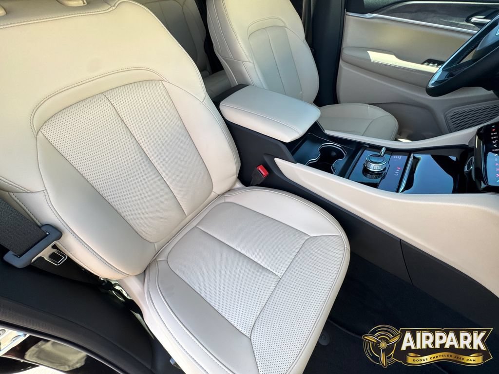 New 2026 Jeep Grand Cherokee Limited w/ Luxury Tech Group II AWD/4WD image 13