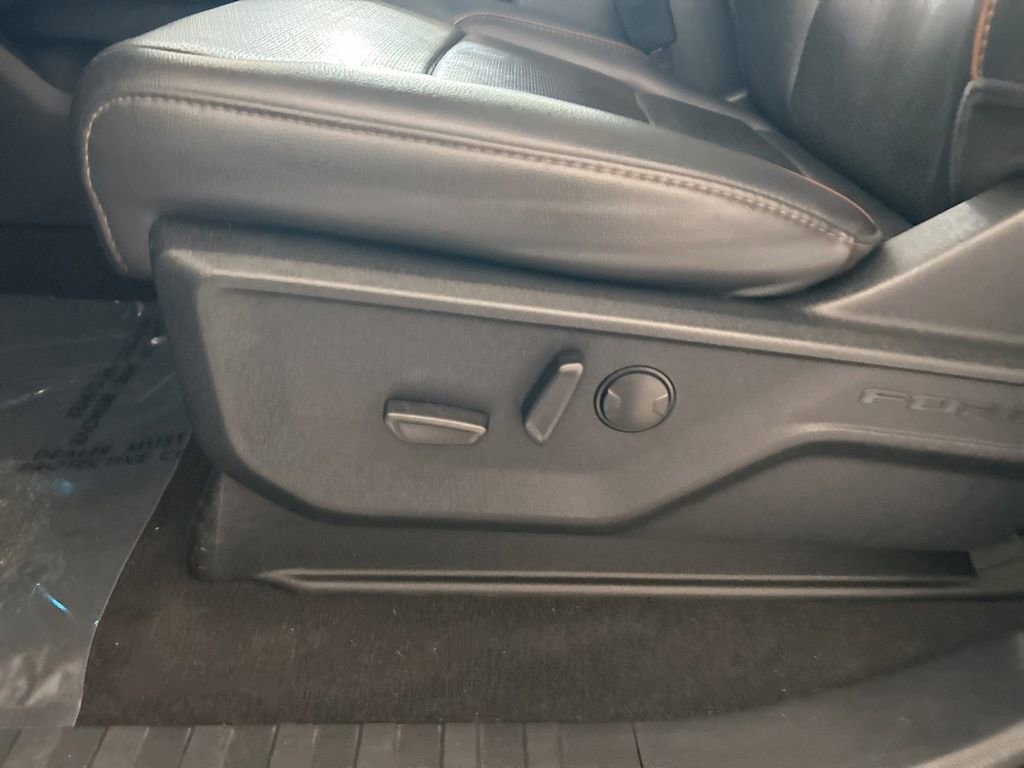 Used 2025 Ford F350 Lariat image 43