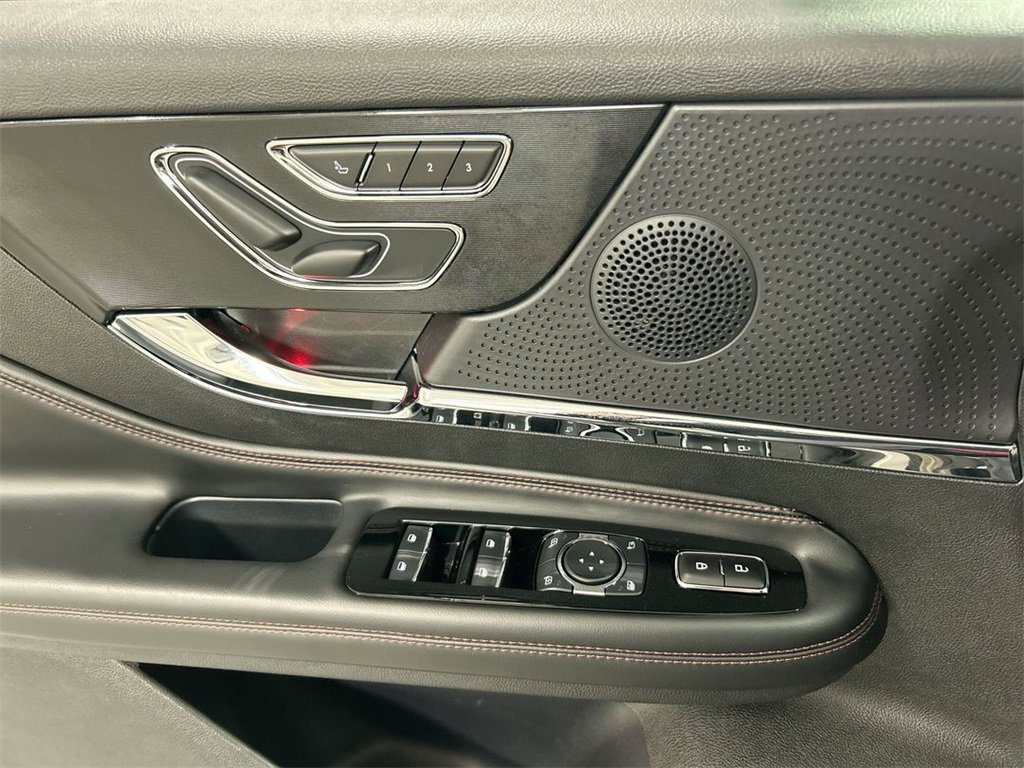 Used 2023 Lincoln Corsair Reserve w/ Equipment Group 201A image 11