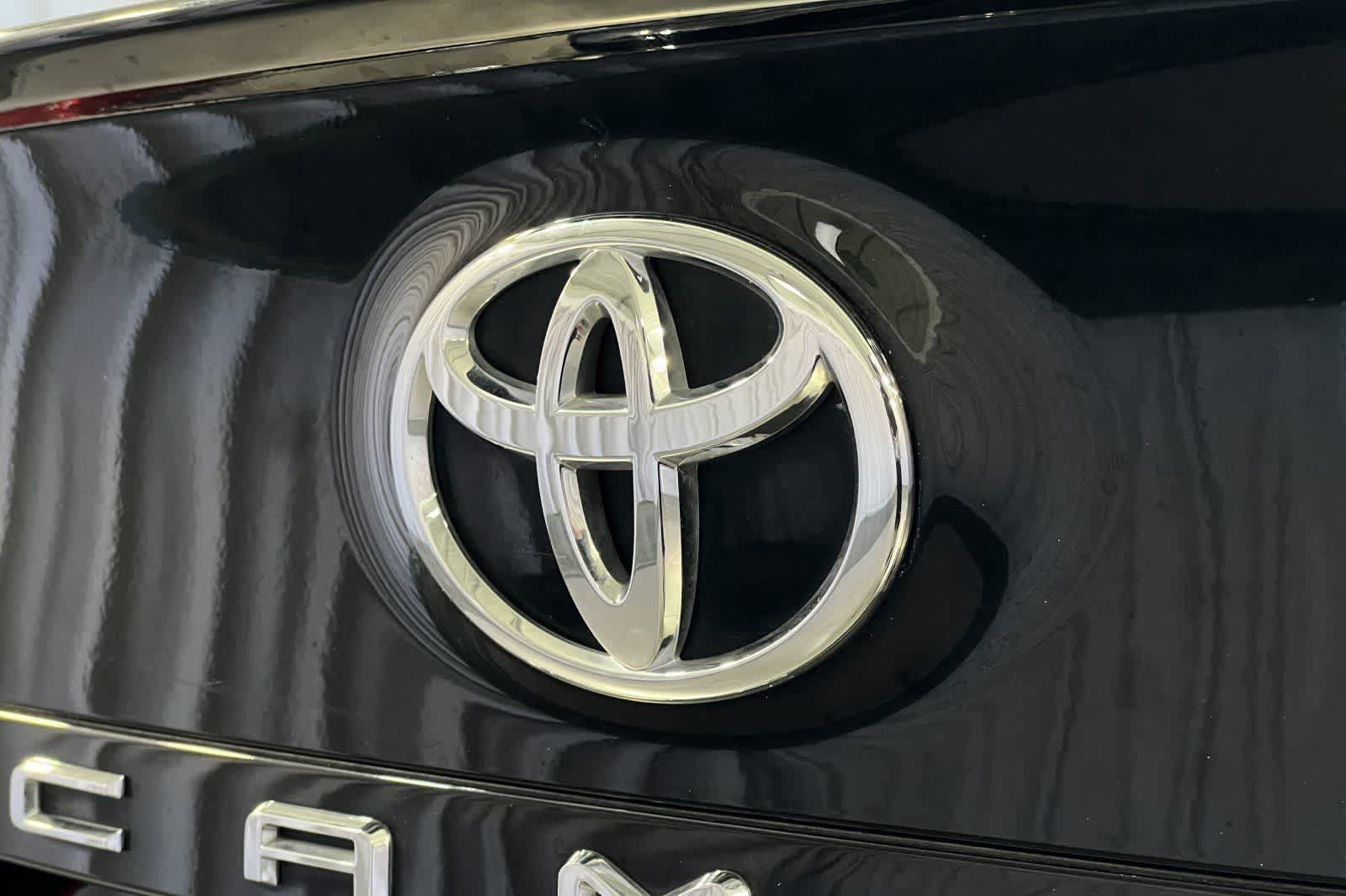 Used 2019 Toyota Camry SE FWD image 16