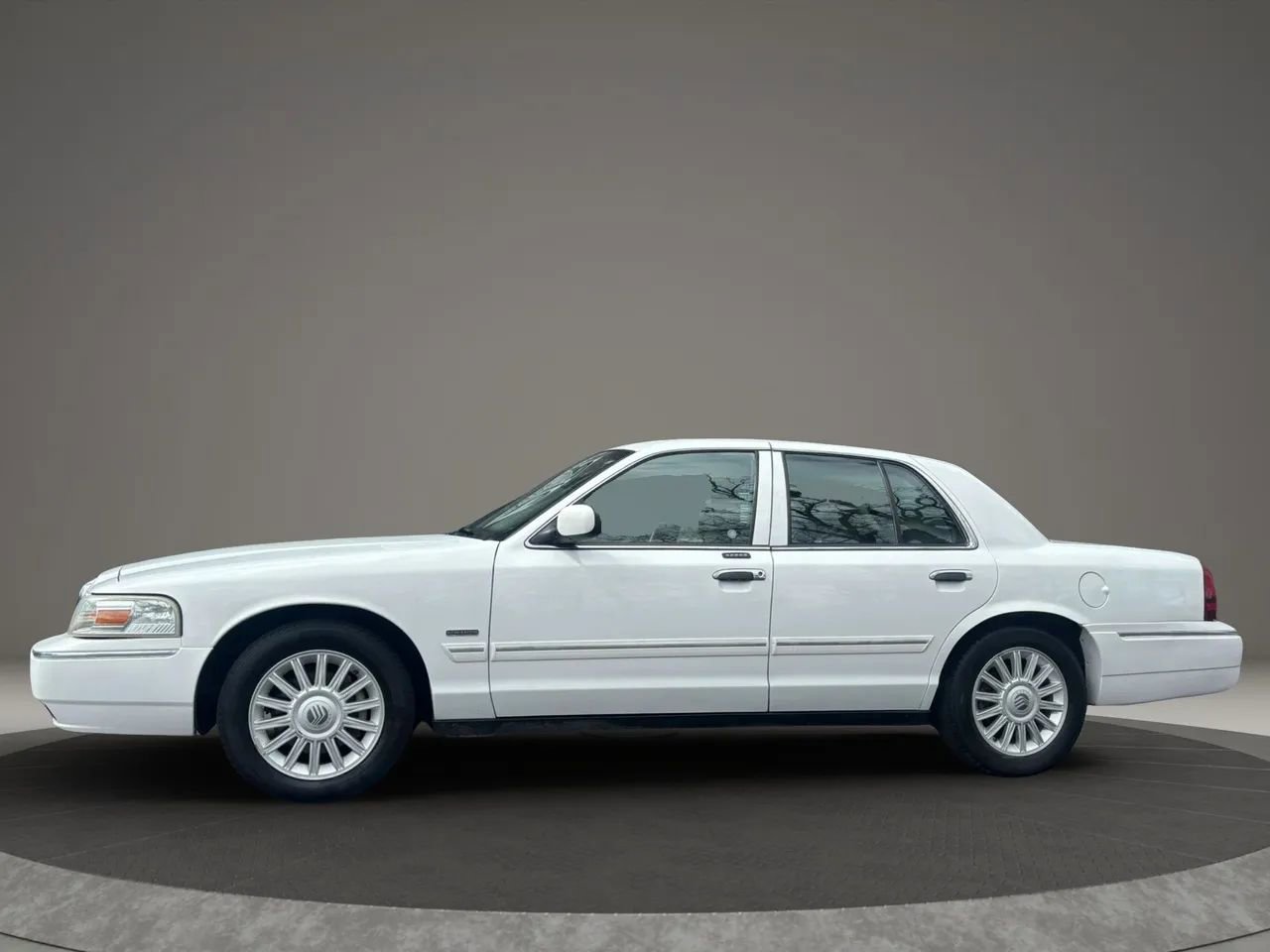 Used 2009 Mercury Grand Marquis LS image 10