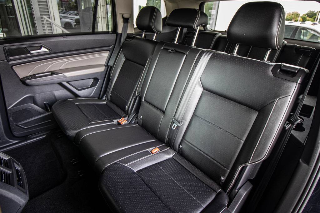 Certified 2023 Volkswagen Atlas SE FWD image 28