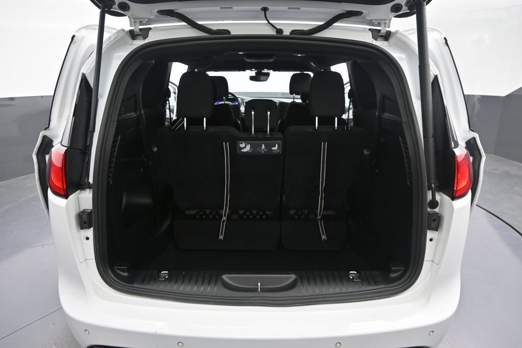 Used 2019 Chrysler Pacifica Touring Plus w/ Advanced Safetytec Group FWD image 32