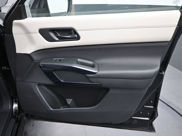 Used 2025 Nissan Pathfinder SV image 27