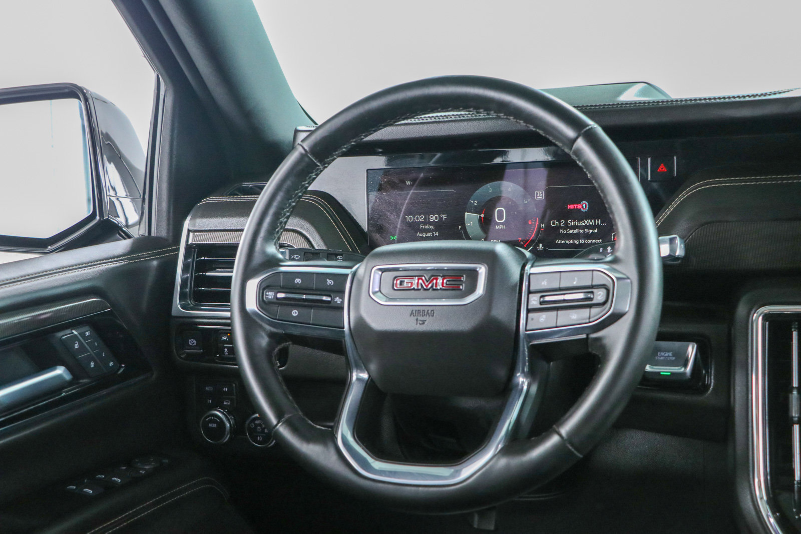 Used 2025 GMC Yukon Elevation w/ LPO, Elevation Black Package AWD/4WD image 13