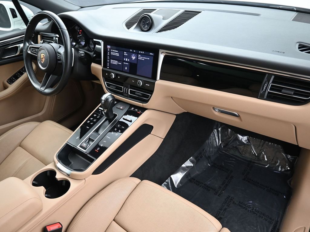 Certified 2023 Porsche Macan AWD/4WD image 30