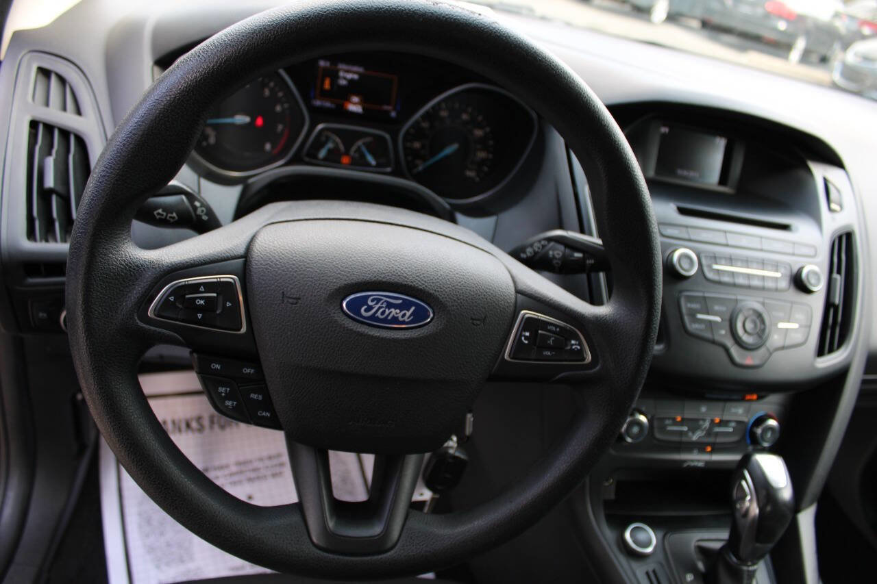 Used 2016 Ford Focus SE image 17
