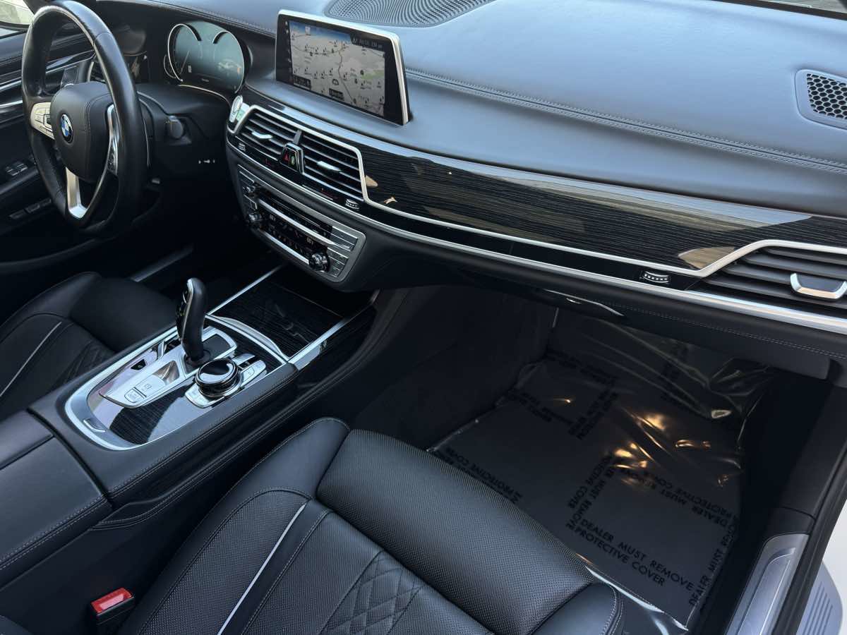 Used 2018 BMW 740i image 22