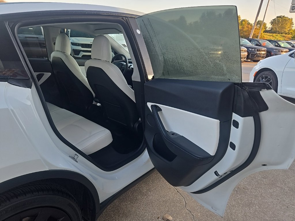 Used 2021 Tesla Model Y Long Range AWD/4WD image 22