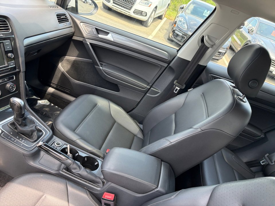 Used 2021 Volkswagen Golf 4-Door FWD image 29