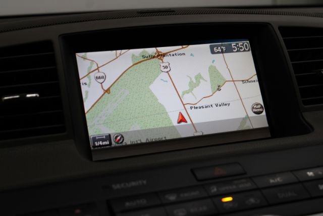 Used 2010 INFINITI M35 w/ Technology Pkg RWD image 12