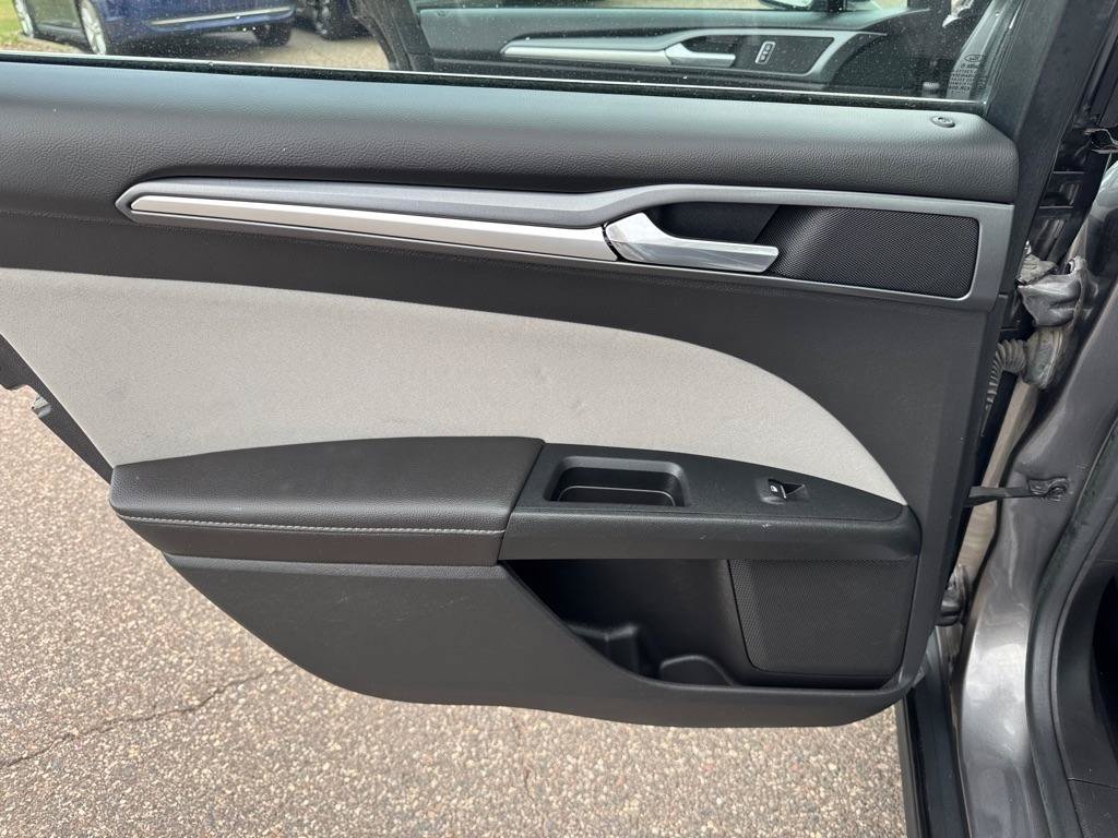Used 2013 Ford Fusion S FWD image 19
