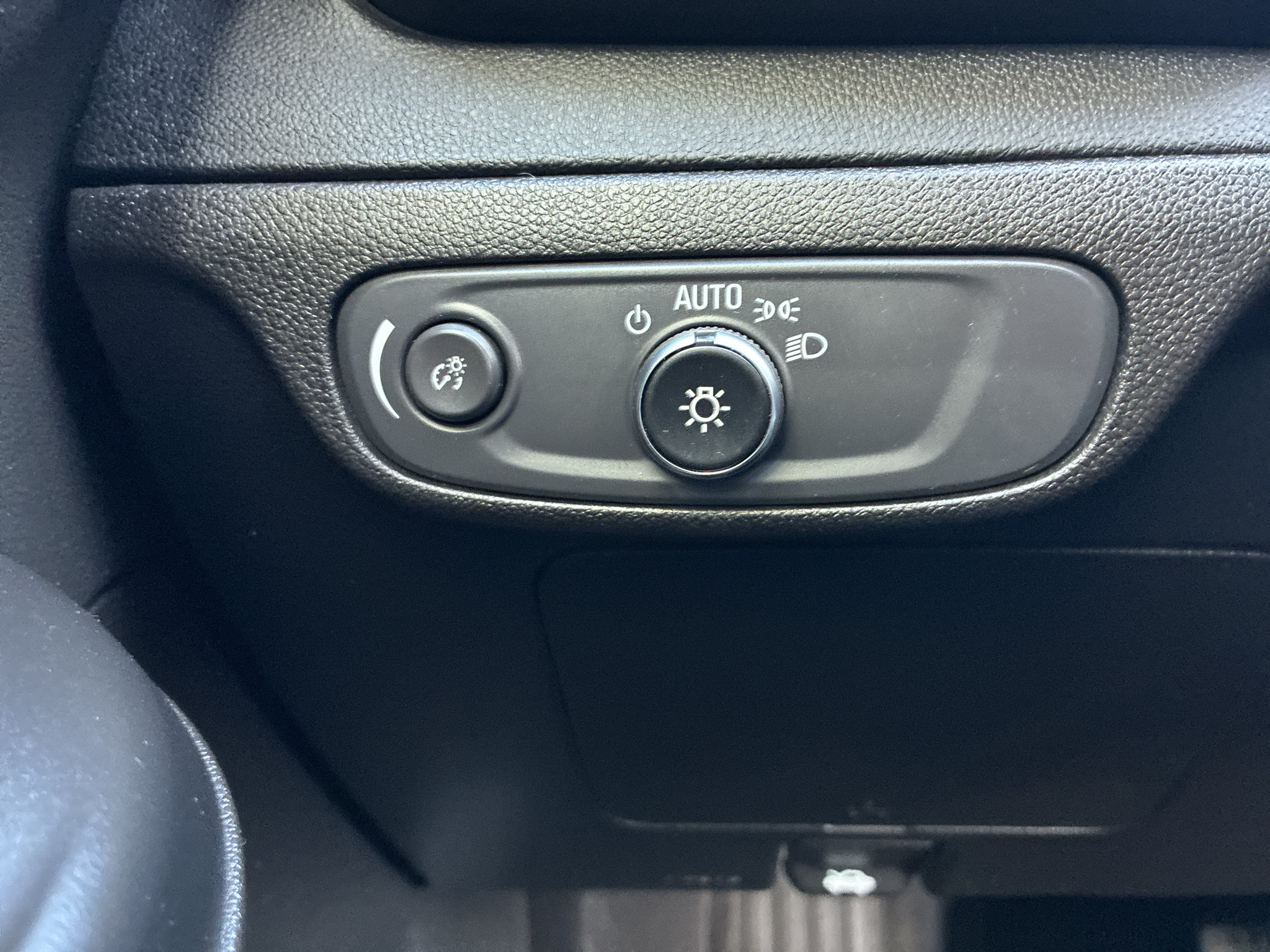 Used 2022 Chevrolet Bolt EUV LT FWD image 21