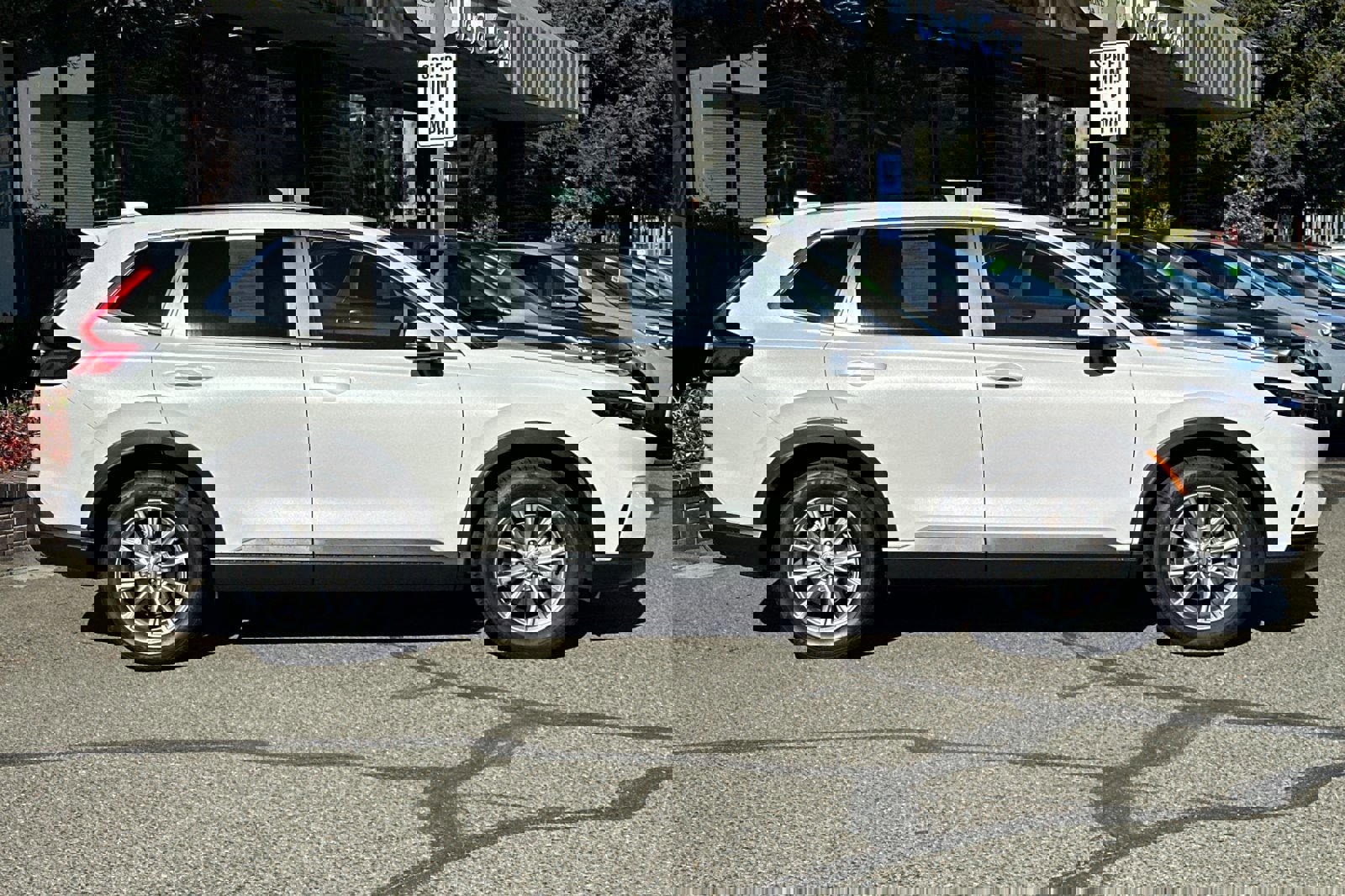 Used 2023 Honda CR-V EX-L image 3