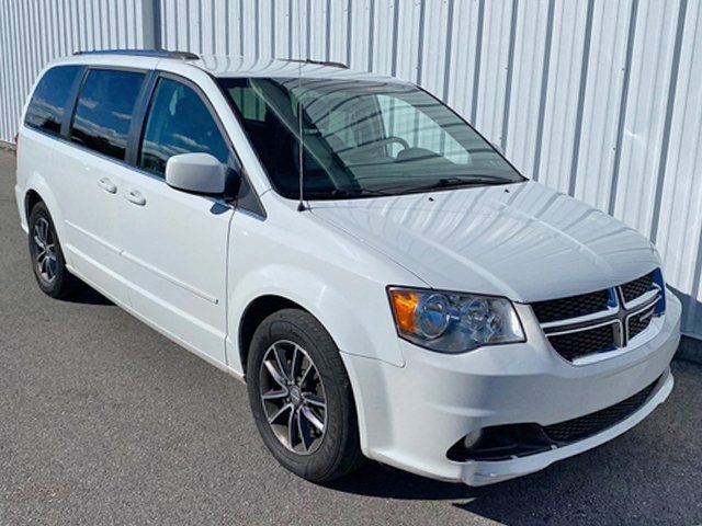 Used 2017 Dodge Grand Caravan SXT w/ Driver Convenience Group image 3