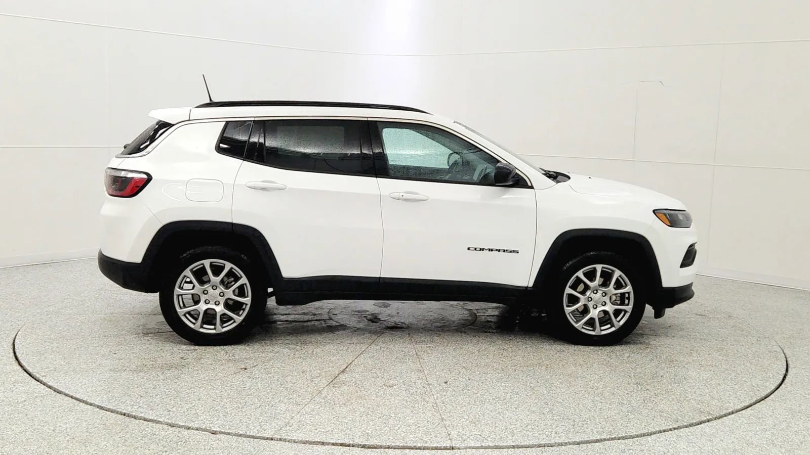 Used 2022 Jeep Compass Latitude image 8