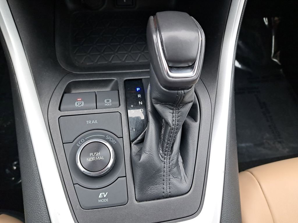 Used 2021 Toyota RAV4 XLE Premium image 23