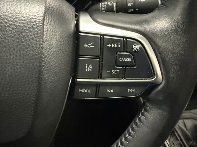 Used 2021 Toyota Highlander XLE image 19