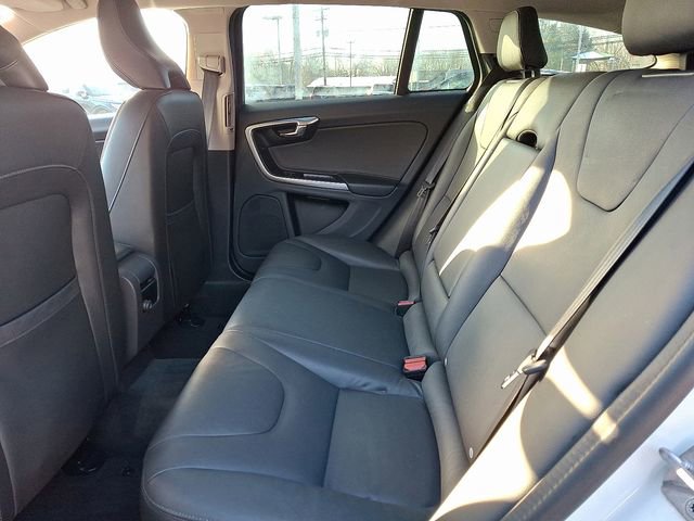 Used 2017 Volvo V60 T5 Cross Country w/ Convenience Package image 10