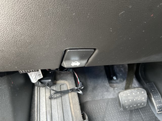 Used 2021 Chevrolet Traverse LT FWD image 44