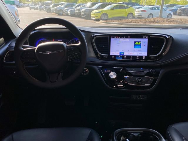 Used 2023 Chrysler Pacifica Touring-L w/ S Appearance Package image 8